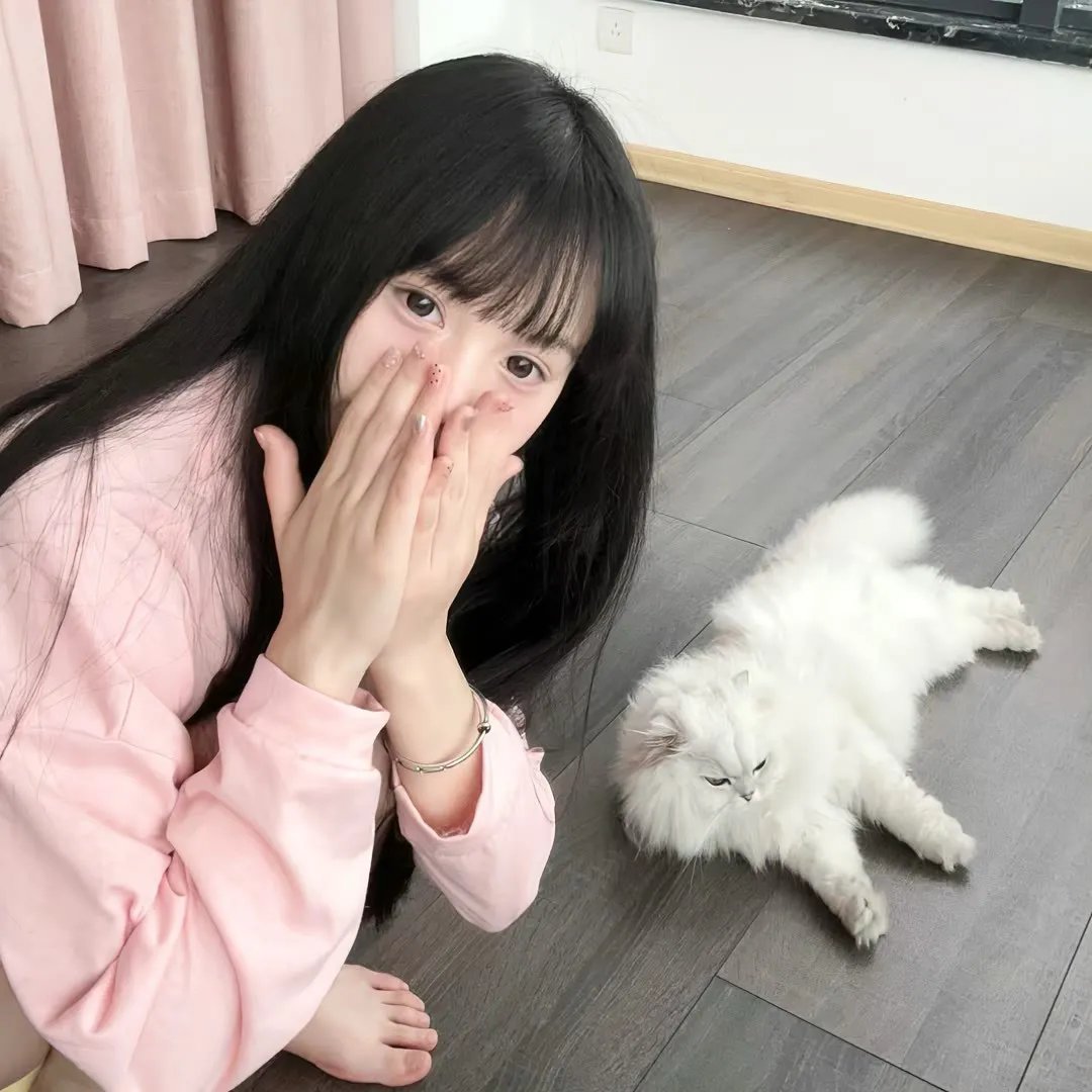 追梦的黎族女娃娃